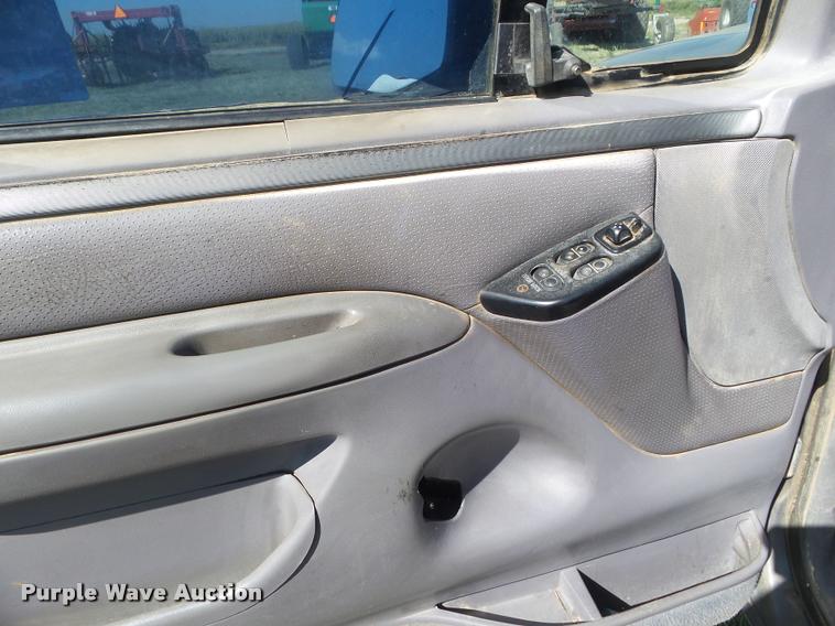 image for item DA4630 1995 Ford F150 XLT pickup truck