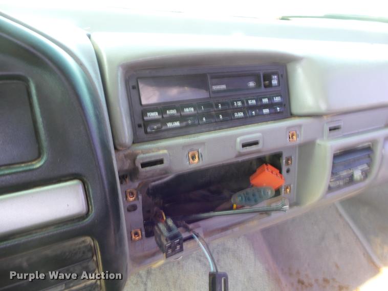 image for item DA4630 1995 Ford F150 XLT pickup truck