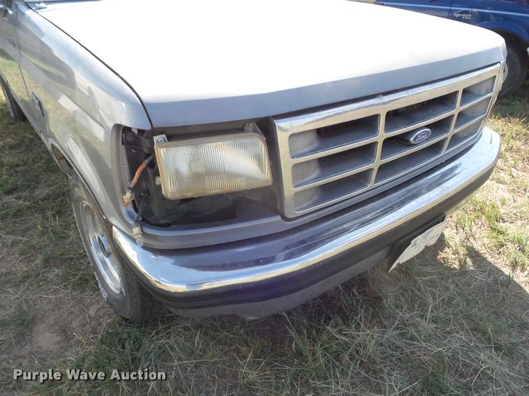image for item DA4630 1995 Ford F150 XLT pickup truck