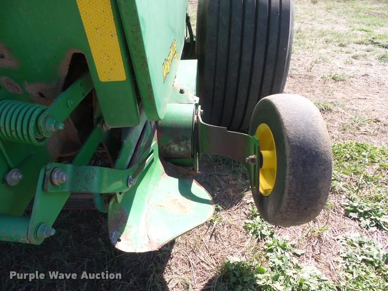 image for item DA4634 2007 John Deere 568 Mega Wide Plus round baler
