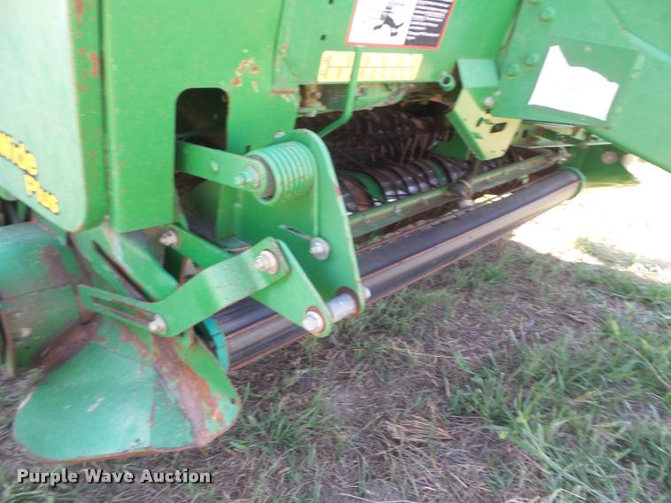 image for item DA4634 2007 John Deere 568 Mega Wide Plus round baler