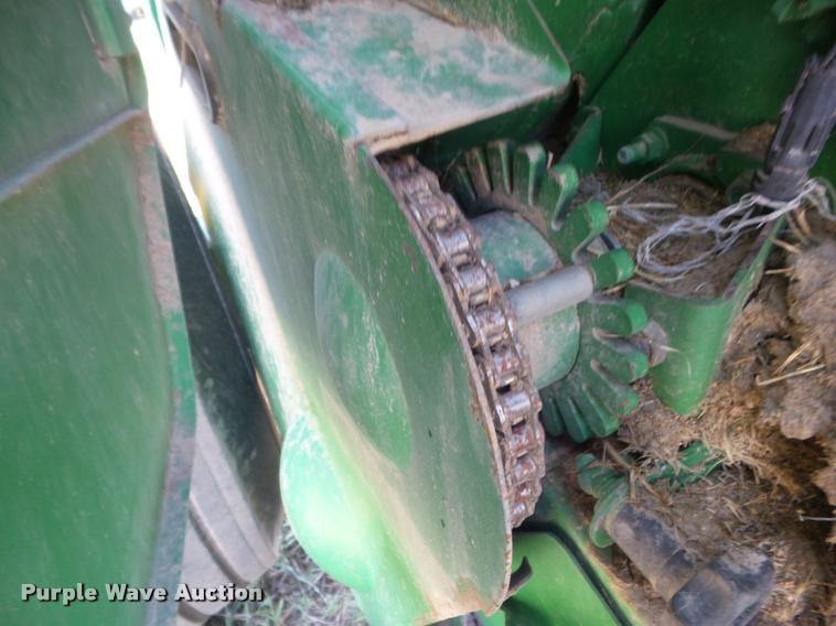 image for item DA4634 2007 John Deere 568 Mega Wide Plus round baler