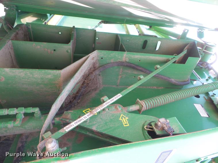 image for item DA4634 2007 John Deere 568 Mega Wide Plus round baler