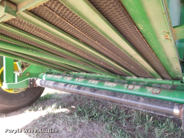 image for item DA4634 2007 John Deere 568 Mega Wide Plus round baler