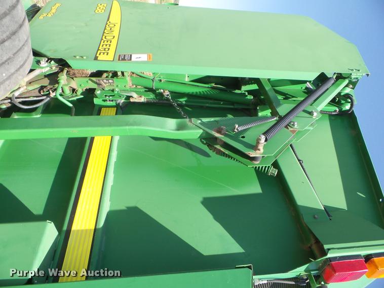image for item DA4634 2007 John Deere 568 Mega Wide Plus round baler