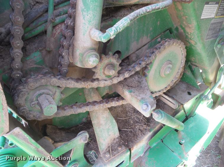 image for item DA4634 2007 John Deere 568 Mega Wide Plus round baler