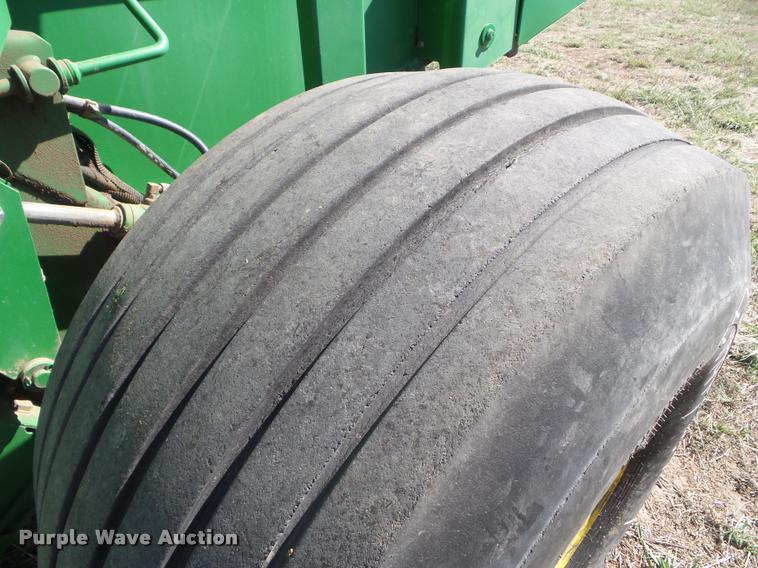 image for item DA4634 2007 John Deere 568 Mega Wide Plus round baler