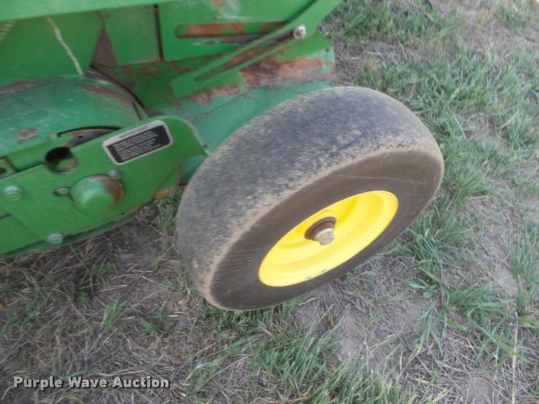 image for item DA4634 2007 John Deere 568 Mega Wide Plus round baler