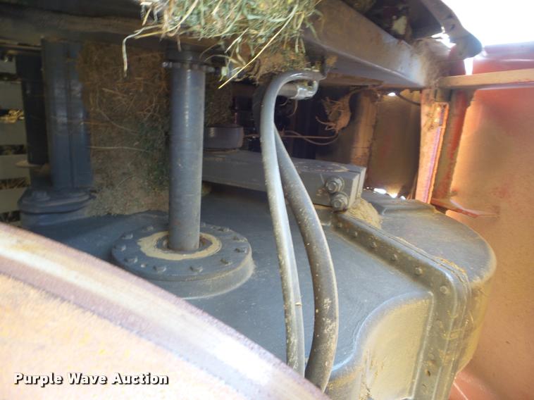 image for item DA4636 2007 Massey-Ferguson 2190 large square baler