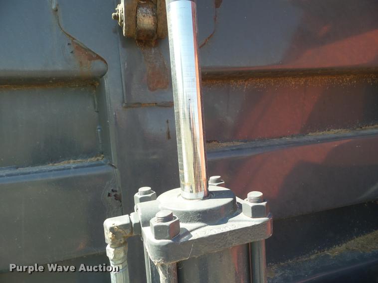 image for item DA4636 2007 Massey-Ferguson 2190 large square baler