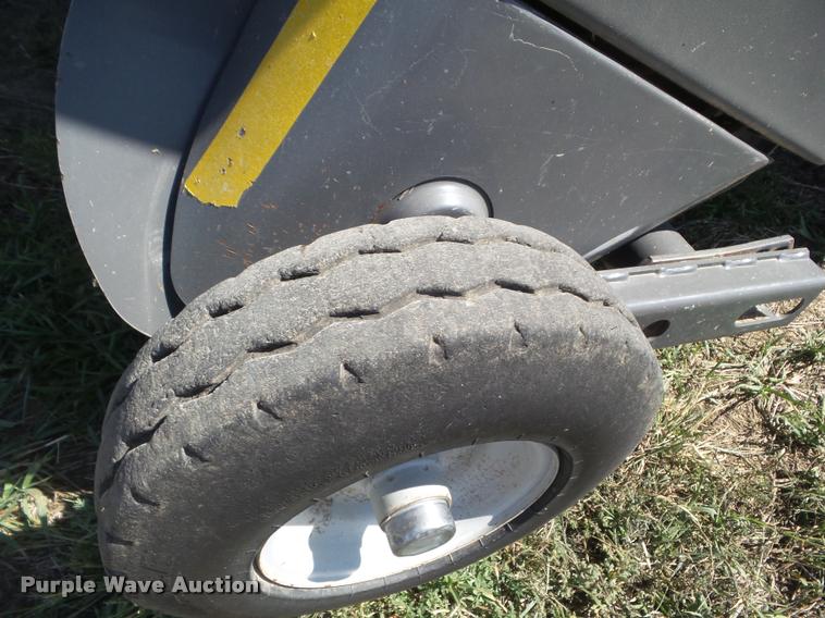 image for item DA4636 2007 Massey-Ferguson 2190 large square baler