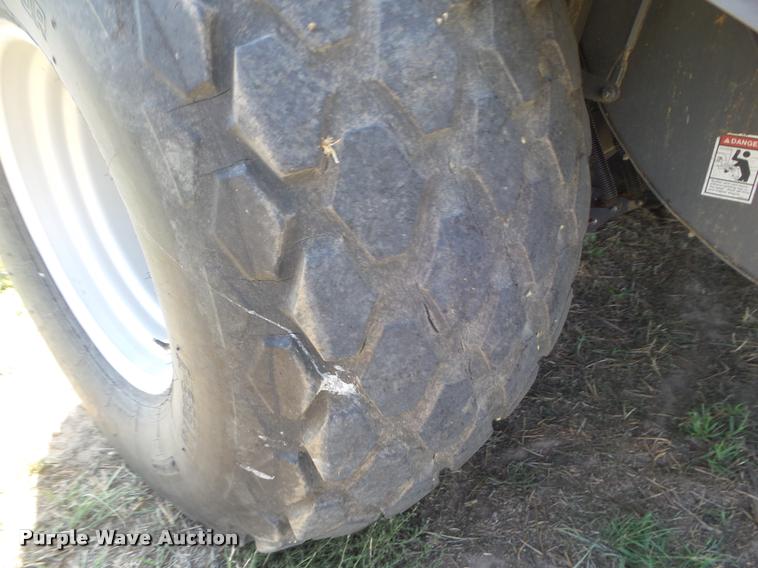 image for item DA4636 2007 Massey-Ferguson 2190 large square baler