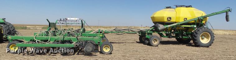 image for item DA4640 2006 John Deere 1895 42' air seeder with John Deere 1910 air commodity cart