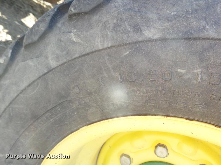 image for item DA4640 2006 John Deere 1895 42' air seeder with John Deere 1910 air commodity cart