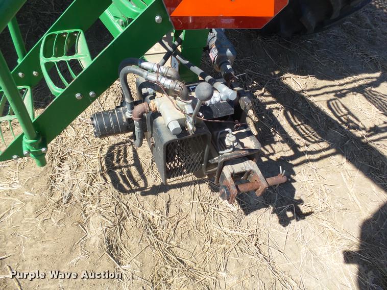 image for item DA4640 2006 John Deere 1895 42' air seeder with John Deere 1910 air commodity cart