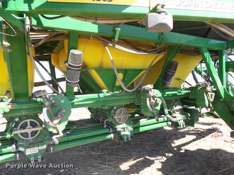 image for item DA4640 2006 John Deere 1895 42' air seeder with John Deere 1910 air commodity cart