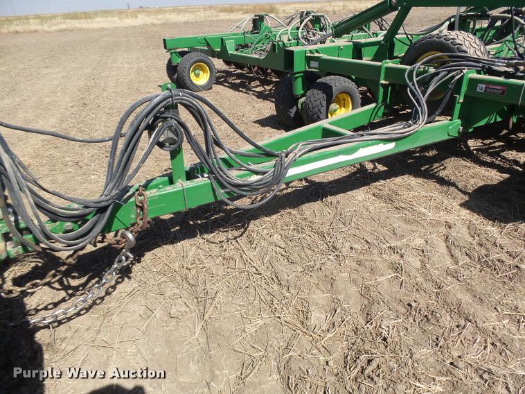 image for item DA4640 2006 John Deere 1895 42' air seeder with John Deere 1910 air commodity cart