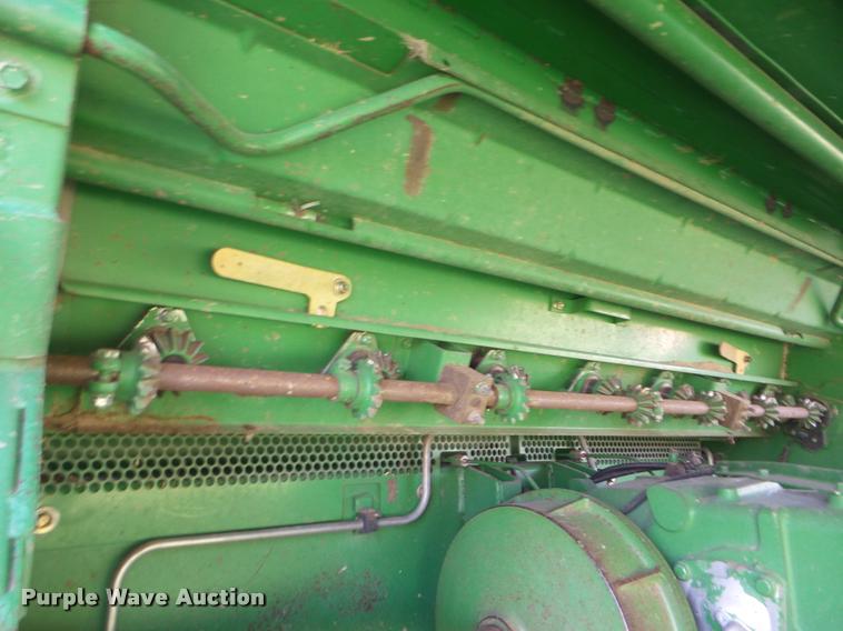 image for item DA4642 1997 John Deere 9600 combine