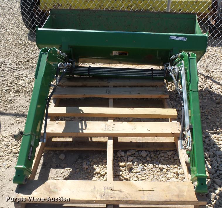 image for item BU9776 John Deere 305 loader