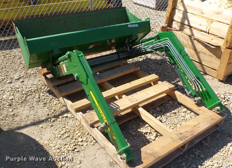 image for item BU9776 John Deere 305 loader