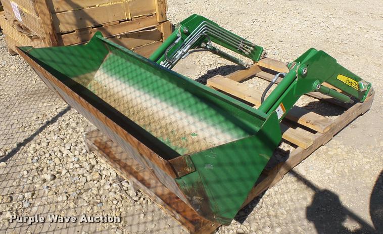 image for item BU9776 John Deere 305 loader