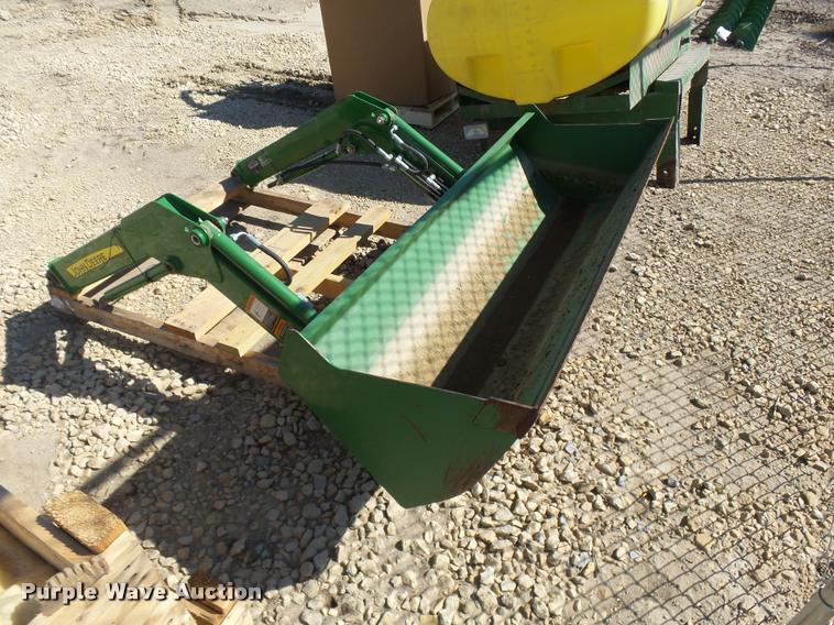 image for item BU9776 John Deere 305 loader