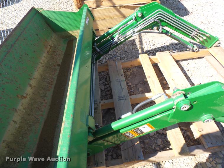 image for item BU9776 John Deere 305 loader