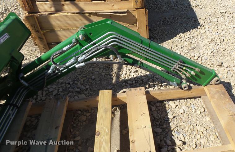 image for item BU9776 John Deere 305 loader