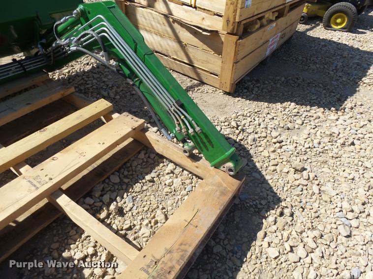 image for item BU9776 John Deere 305 loader