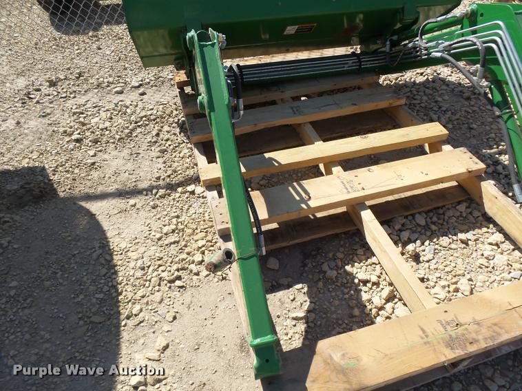 image for item BU9776 John Deere 305 loader