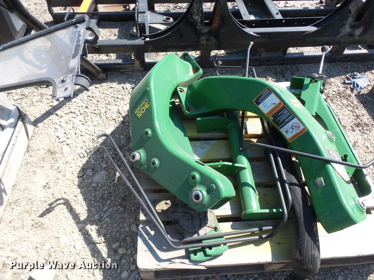 image for item BU9776 John Deere 305 loader