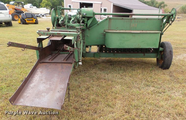 image for item BV9373 John Deere 14T small square baler