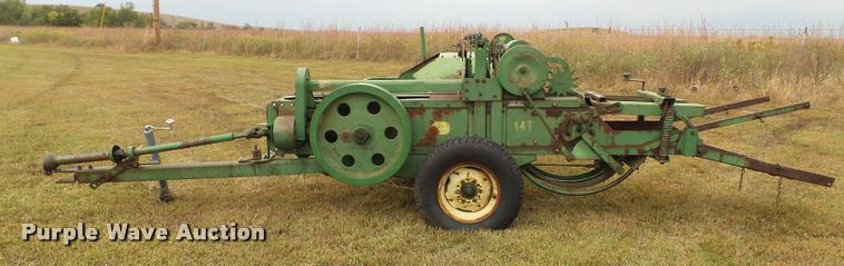 image for item BV9373 John Deere 14T small square baler