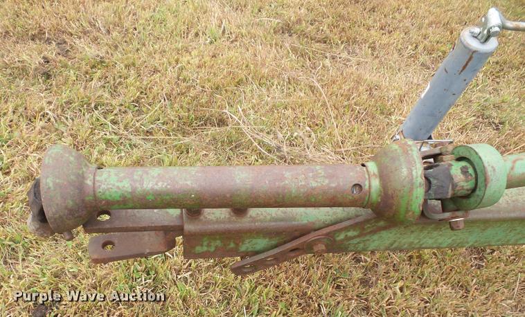 image for item BV9373 John Deere 14T small square baler