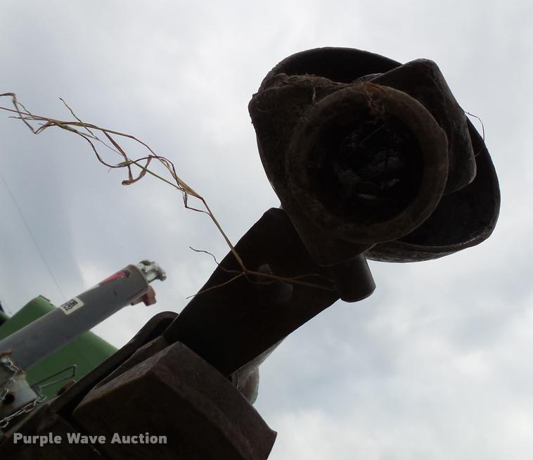 image for item BV9373 John Deere 14T small square baler