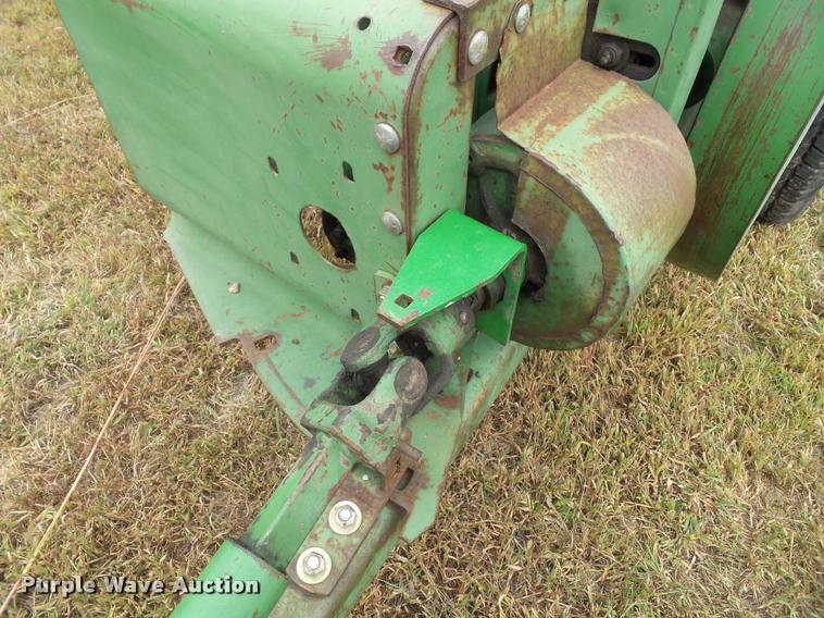 image for item BV9373 John Deere 14T small square baler
