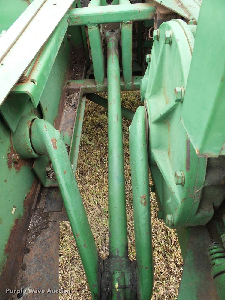 image for item BV9373 John Deere 14T small square baler