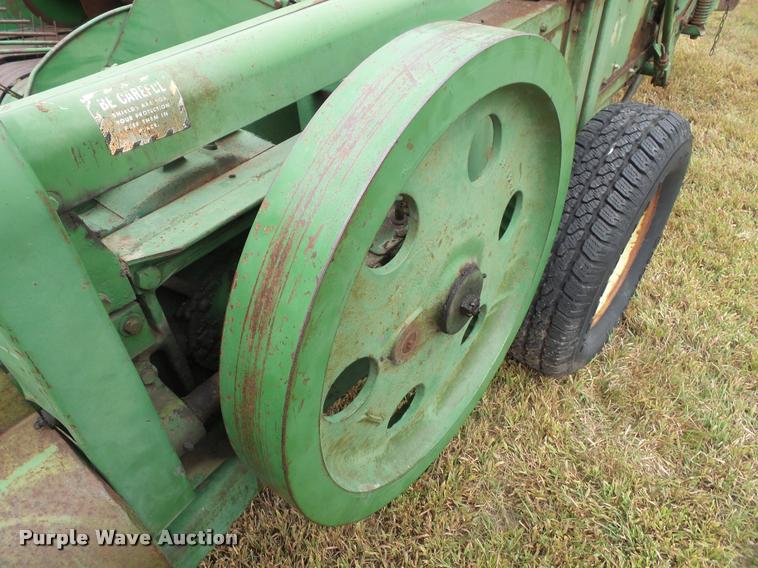 image for item BV9373 John Deere 14T small square baler