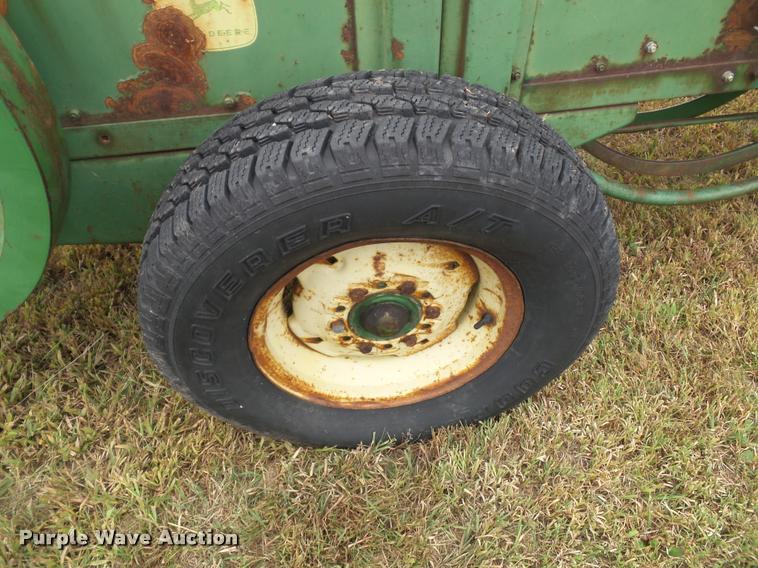 image for item BV9373 John Deere 14T small square baler