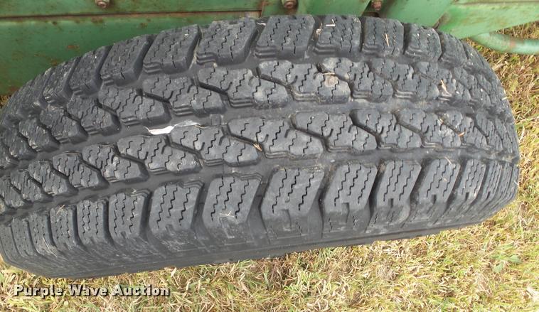 image for item BV9373 John Deere 14T small square baler