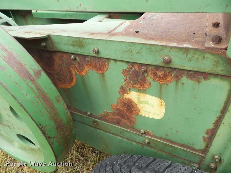 image for item BV9373 John Deere 14T small square baler