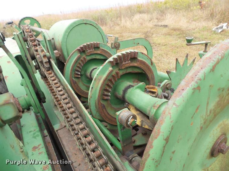 image for item BV9373 John Deere 14T small square baler