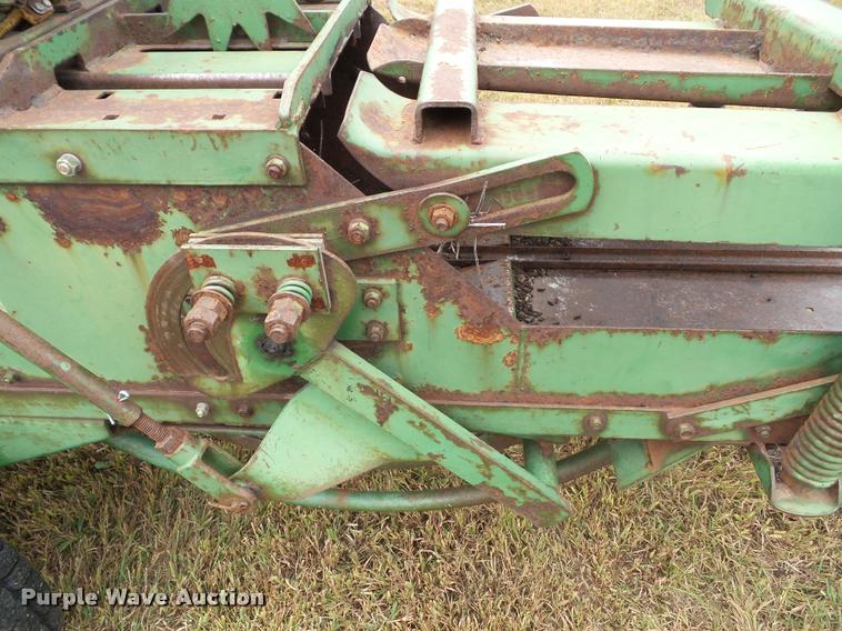 image for item BV9373 John Deere 14T small square baler