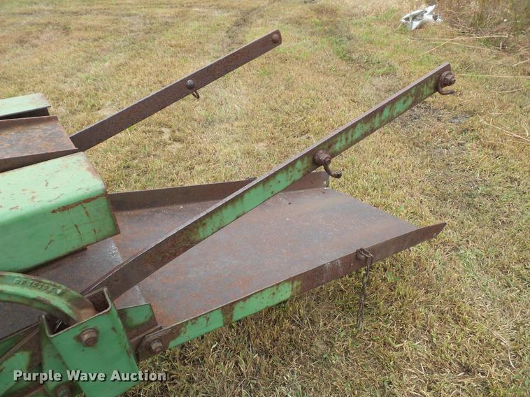 image for item BV9373 John Deere 14T small square baler