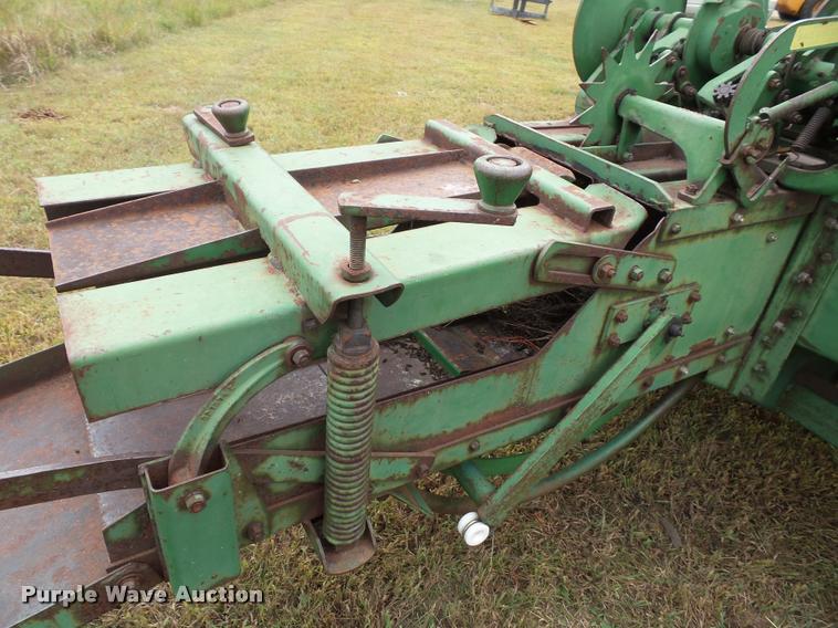 image for item BV9373 John Deere 14T small square baler