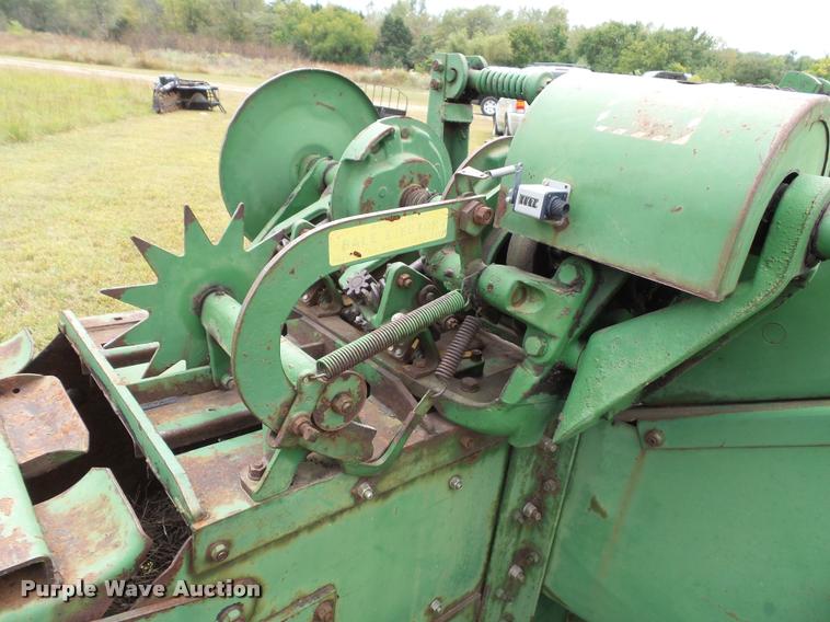 image for item BV9373 John Deere 14T small square baler