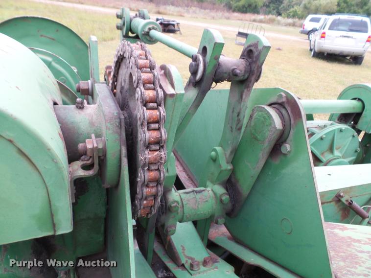 image for item BV9373 John Deere 14T small square baler