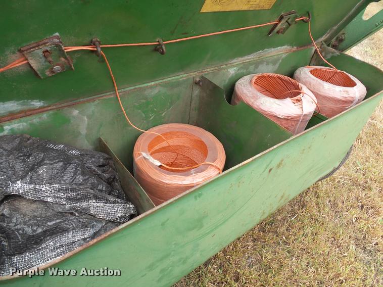 image for item BV9373 John Deere 14T small square baler