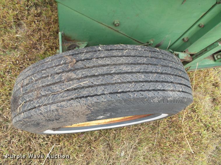 image for item BV9373 John Deere 14T small square baler