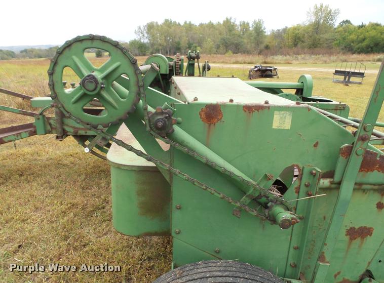 image for item BV9373 John Deere 14T small square baler